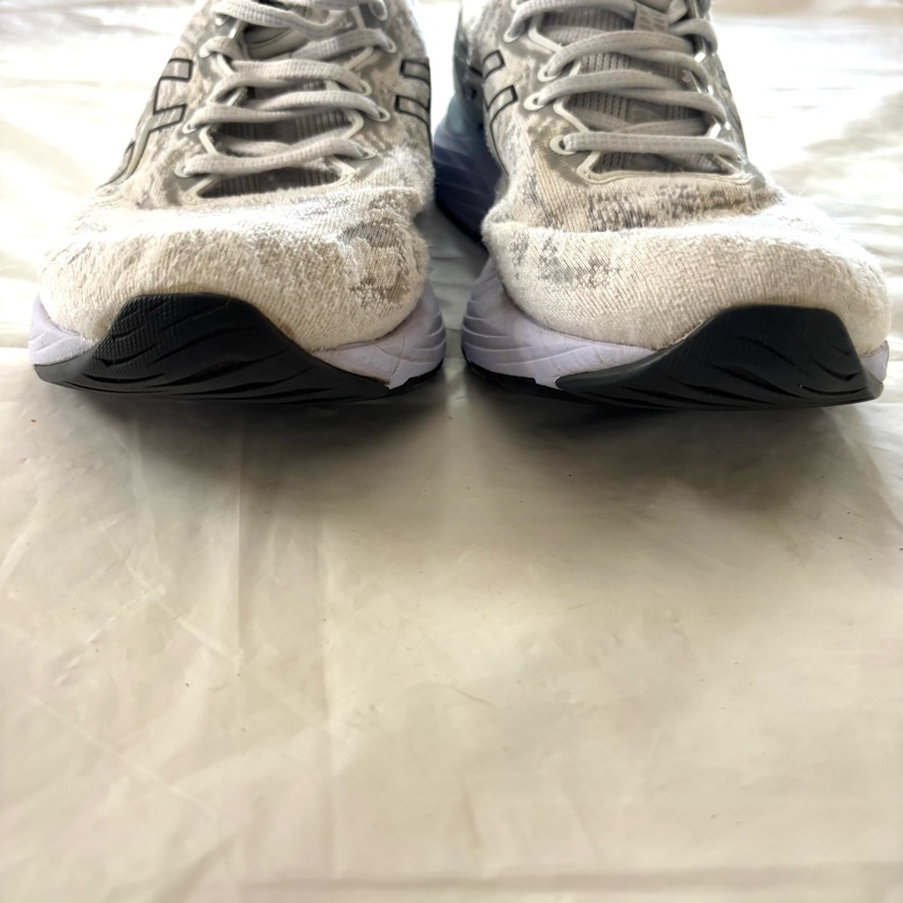 ASICS Gel Cumulus 23 White Gray Running Sneakers SZ 10.5 Worn 1X Indoors - Picture 5 of 14